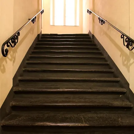 Rome, Very 2 Bedrooms 4 Beds *