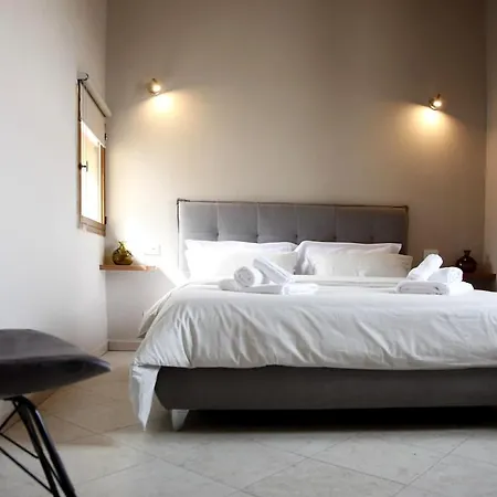 Rome, Very 2 Bedrooms 4 Beds *