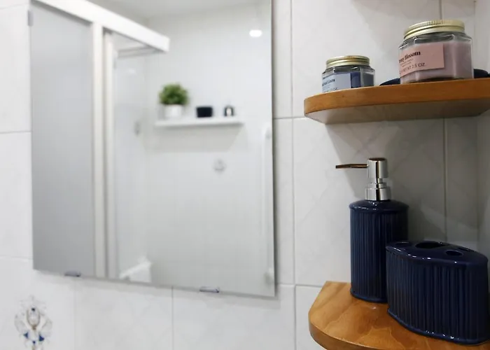 Rome, Very 2 Bedrooms 4 Beds Апартаменты *