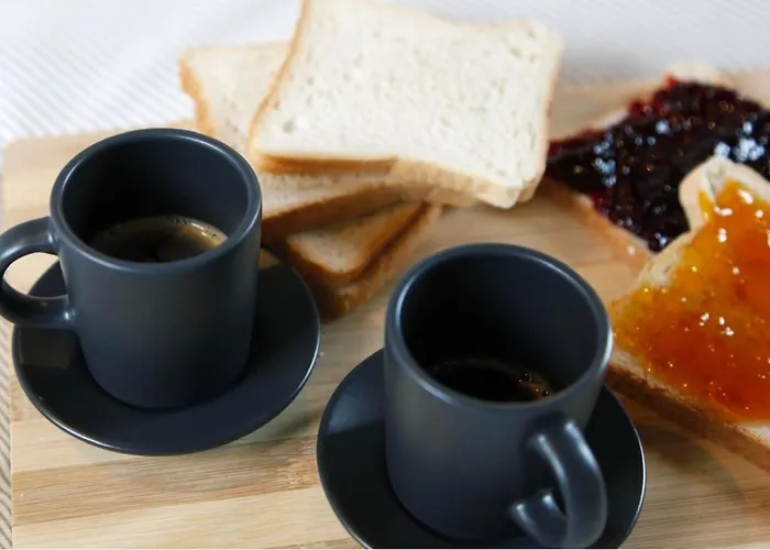 Rome, Very 2 Bedrooms 4 Beds Рим