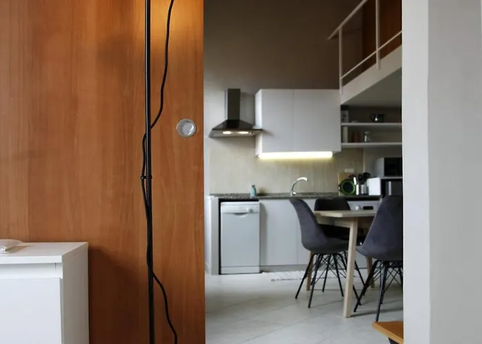 Rome, Very 2 Bedrooms 4 Beds Рим