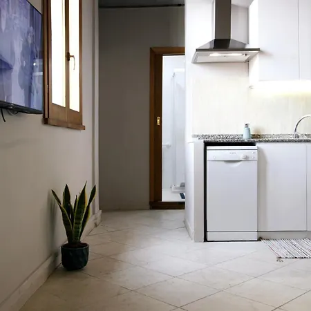 Rome, Very 2 Bedrooms 4 Beds *