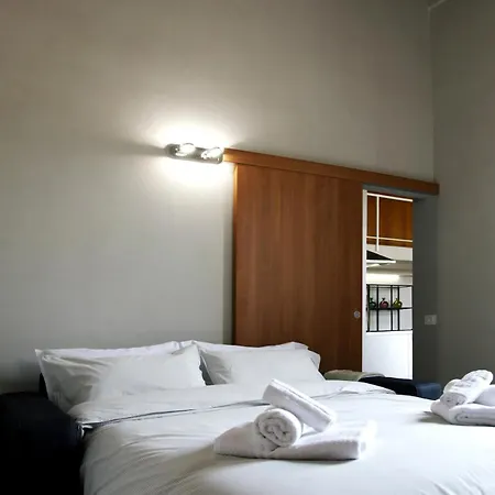 Rome, Very 2 Bedrooms 4 Beds * ローマ